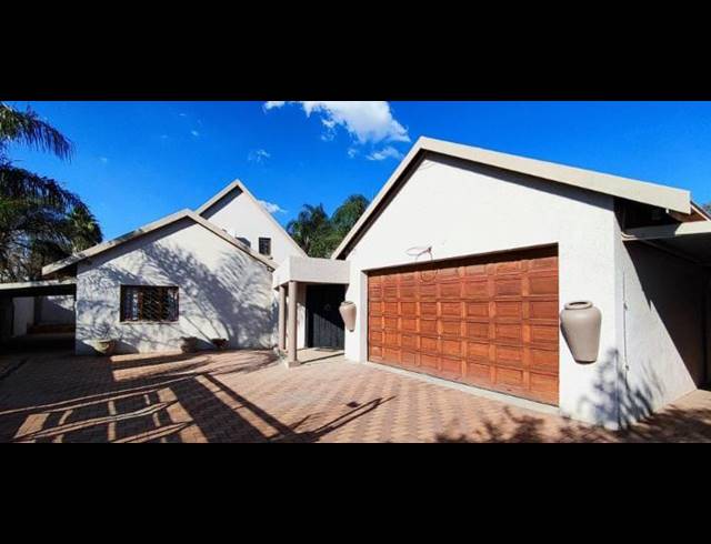 4 BEDROOM HOUSE FOR SALE IN VAN RIEBEECK PARK